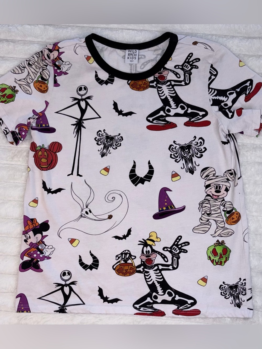 Boutique Halloween graphic tee featuring Mickey and friends sz 10 EUC